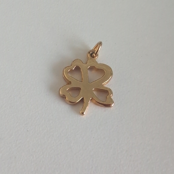 Gold Clover Heart Pendant - Picture 2 of 2